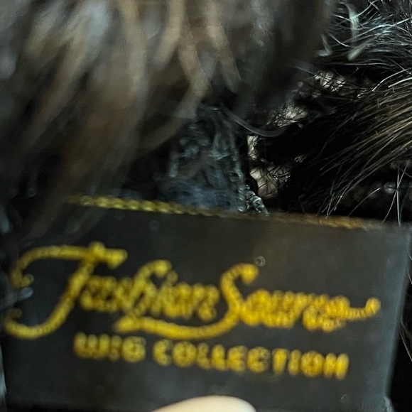 Fashion Source Wig Collection Salt & Pepper Women curly wig - Picture 6 of 7